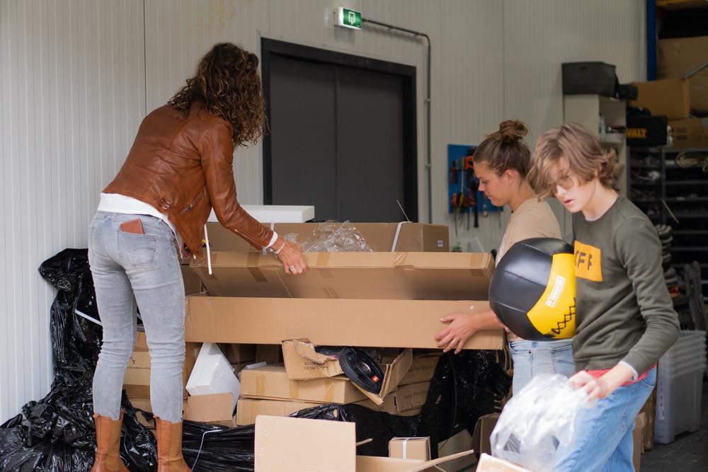 PT Essentials materialen uitpakken bij CrossFit Hengelo