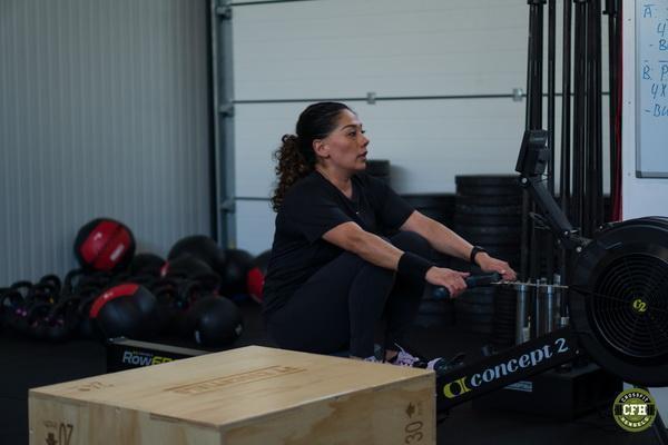 Lid aan het roeien bij CrossFit Hengelo