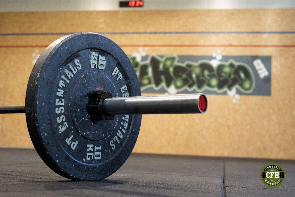 Barbell en schijven PT Essentials bij CrossFit Hengelo